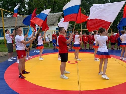 
<p>                                Анатолий Якунин открыл первый детский турнир в рамках проекта "Самбо на селе"</p>
<p>                        