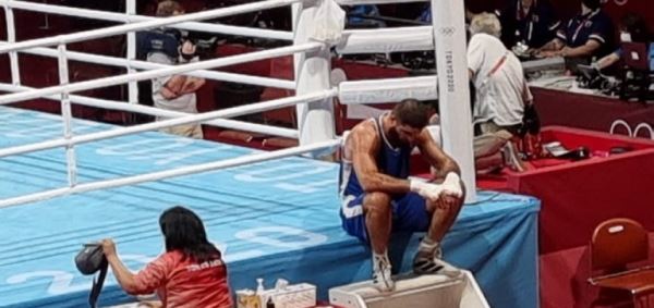 Французского боксера дисквалифицировали с Олимпиады за неспортивное поведение