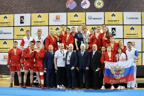 
<p>                                Юниорская сборная России завоевала 13 медалей во второй день чемпионата и первенства Европы на Кипре</p>
<p>                        