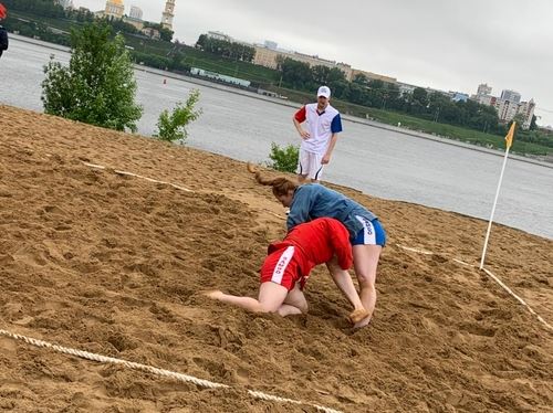 
<p>                                Впервые в Пермском крае прошел чемпионат по пляжному самбо</p>
<p>                        